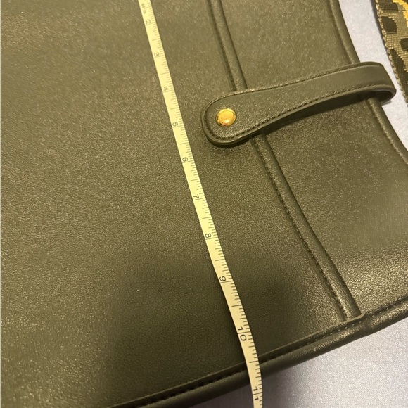 Stylish Black Crossbody Bag with Leopard Print Strap - Picture 5 of 7